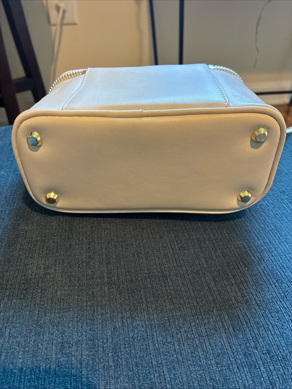 Leatherology Maddie Micro Train Case Crossbody in ivory leather - Picture 7 of 9
